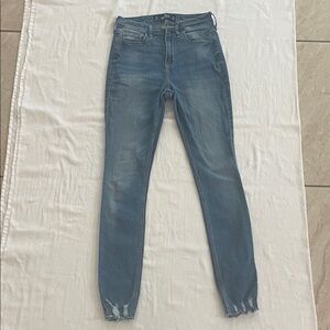 Hollister High-Rise Skinny Jeans in Faded Blue